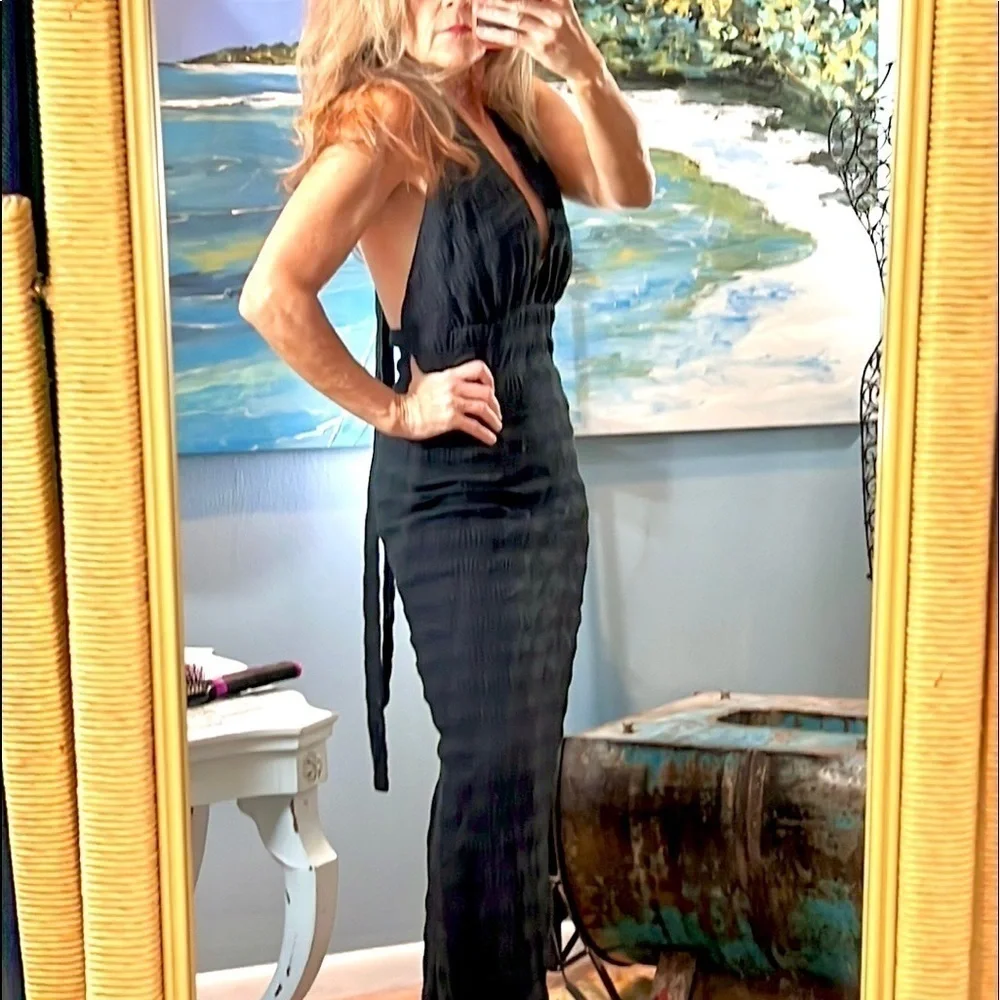 Gorgeous Lightweight Open-Back Halter-Designed Dress,Smocked Fabric,Flirty & Fun - Picture 3 of 10